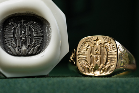 Hand Engraved Mellow Square Signet Ring(K14YG)「K+翼+星+蓮」+「T(側面彫刻)」+「N(側面彫刻)」 Hand Engraved Mellow Square Signet Ring(K14YG)「K+翼+星+蓮」+「T(側面彫刻)」+「N(側面彫刻)」