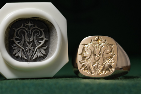 Hand Engraved Cushion Signet Ring(K10YG)「M+茨+目(羅針盤、舵)」 Hand Engraved Cushion Signet Ring(K10YG)「M+茨+目(羅針盤、舵)」