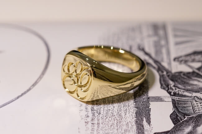【Bespoke Order】Hand Engraved Mellow Square Signet Ring(18ct Yellow Gold) 「SO」_完成3