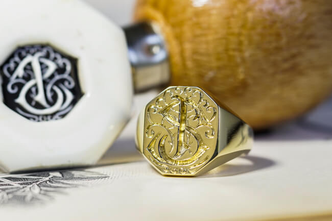 【Semi-custom made】Hand Engraved Octagon Signet Ring(18ct Yellow Gold(K18YG)) 「SJ,模様」_完成