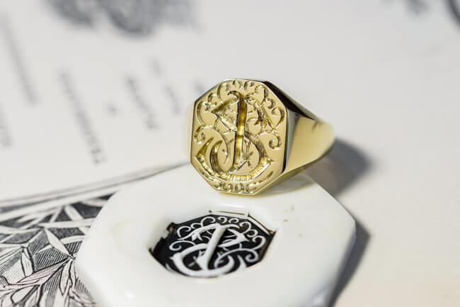 【Semi-custom made】Hand Engraved Octagon Signet Ring(18ct Yellow Gold(K18YG)) 「SJ,模様」_完成2