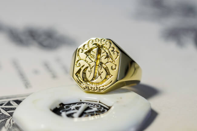 【Semi-custom made】Hand Engraved Octagon Signet Ring(18ct Yellow Gold(K18YG)) 「SJ,模様」_完成3
