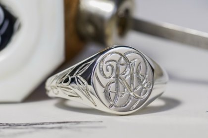 【Bespoke Order】Hand Engraved Mini Oval Signet Ring(Sv925) 「RH,Olive motif」_thumbnail