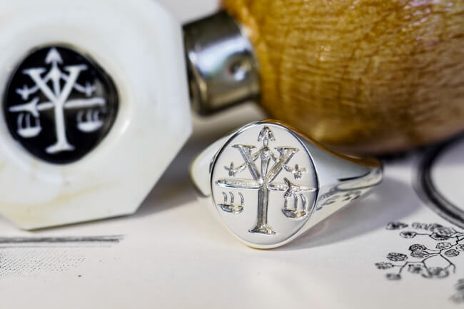 【Semi-custom made】Hand Engraved Oval Signet Ring(Sv925) 「Y、天秤、剣」_完成2