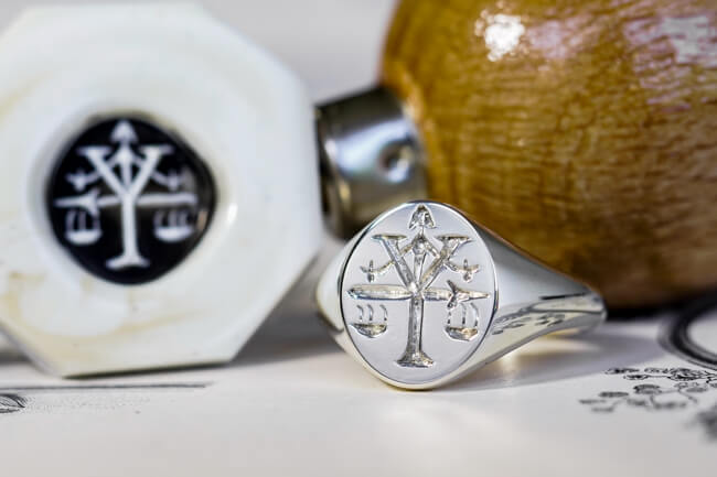 【Semi-custom made】Hand Engraved Oval Signet Ring(Sv925) 「Y、天秤、剣」_完成