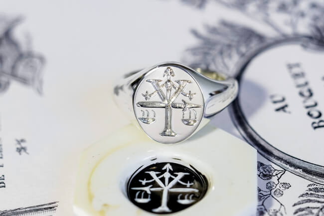 【Semi-custom made】Hand Engraved Oval Signet Ring(Sv925) 「Y、天秤、剣」_完成3