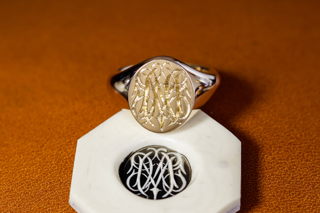 【Semi-custom made】Hand Engraved Oval Signet Ring(9ct Yellow Gold(K9YG)) 「MN」_完成3