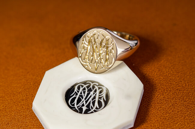【Semi-custom made】Hand Engraved Oval Signet Ring(9ct Yellow Gold(K9YG)) 「MN」_完成2