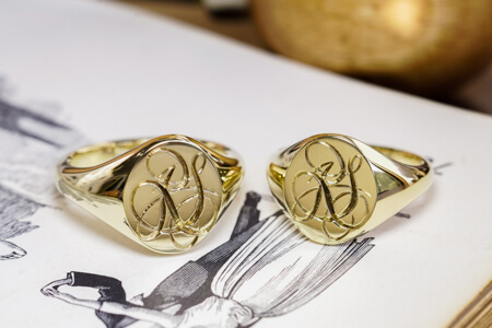 【Pair Signet Rings】Hand Engraved Oval Signet Rings「SR」(Brass) 【Pair Signet Rings】Hand Engraved Oval Signet Rings「SR」(Brass)