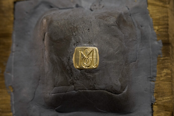【Bespoke Order】Hand Engraved Signet ring(9ct Gold)  face type:Square Blog5