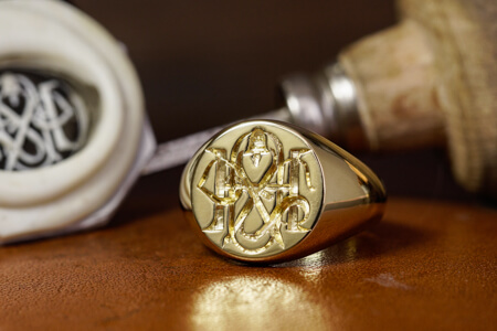Hand Engraved Circle Signet Ring「HOPE,Bell」(K18YG) Hand Engraved Circle Signet Ring「HOPE,Bell」(K18YG)