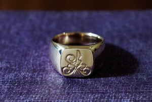 【Bespoke Order】Hand Engraved 『10KYO』 Square Signet Ring(9ct Gold) KM 【Bespoke Order】Hand Engraved 『10KYO』 Square Signet Ring(9ct Gold) KM