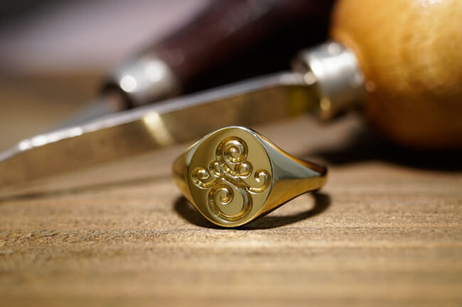 【Semi-custom made】Hand Engraved Oval Signet Ring(Brass) 「SM」_完成1