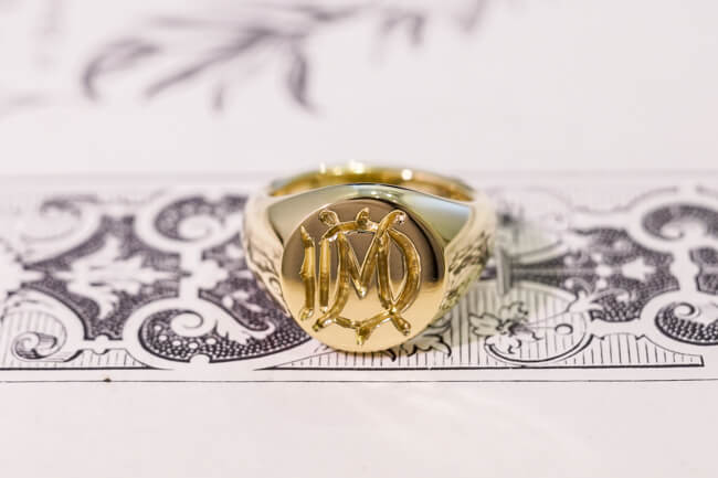 【Bespoke Order】Hand Engraved Circle Signet Ring(18ct Yellow Gold)「MD」_完成5