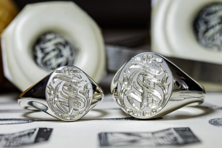 【Pair Signet Rings】 Hand Engraved Oval Signet Rings (Sv925) 「TS」 +「Acanthus pattern,Chopsticks」 【Pair Signet Rings】 Hand Engraved Oval Signet Rings (Sv925) 「TS」 +「Acanthus pattern,Chopsticks」