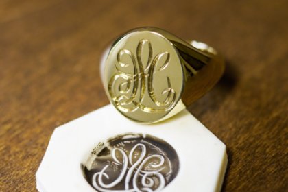 【Bespoke Order】Hand Engraved Big Oval Signet Ring(18ct Yellow Gold)「HL」_thumbnail