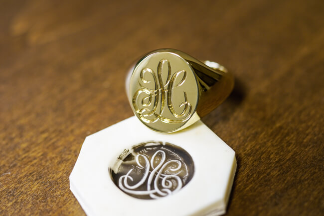【Bespoke Order】Hand Engraved Big Oval Signet Ring(18ct Yellow Gold)「HL」＿完成3