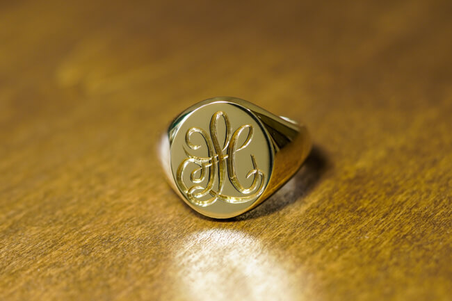 【Bespoke Order】Hand Engraved Big Oval Signet Ring(18ct Yellow Gold)「HL」_完成2