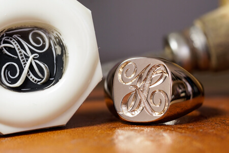 Hand Engraved Cushion Signet Ring(K18PG)「K+メビウスの輪」 Hand Engraved Cushion Signet Ring(K18PG)「K+メビウスの輪」