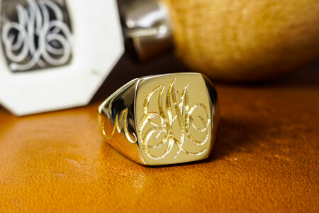 Hand Engraved Rectangle Signet Ring「IM ,M,S」 オーダーメイド,レクタングルシグネットリング,K18,手彫り彫刻IM、M、S