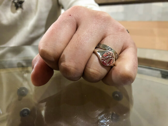 【Semi-custom made】Hand Engraved Oval Signet Ring(Sv925) HM☆_着用写真