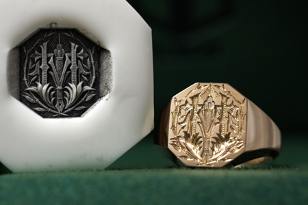 Hand Engraved Octagon Signet Ring(K9YG)「林(漢字)+万年筆+竹+松」 Hand Engraved Octagon Signet Ring(K9YG)「林(漢字)+万年筆+竹+松」