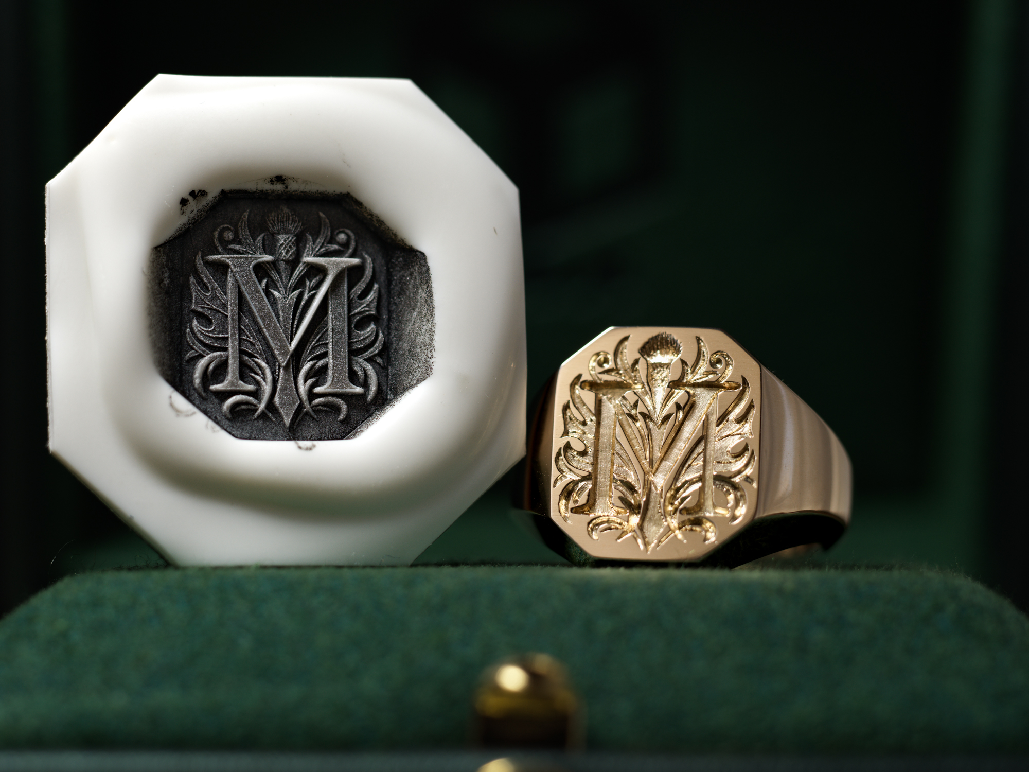 Hand Engraved Octagon Signet Ring(K9YG)「M+アザミ」 Hand Engraved Octagon Signet Ring(K9YG)「M+アザミ」