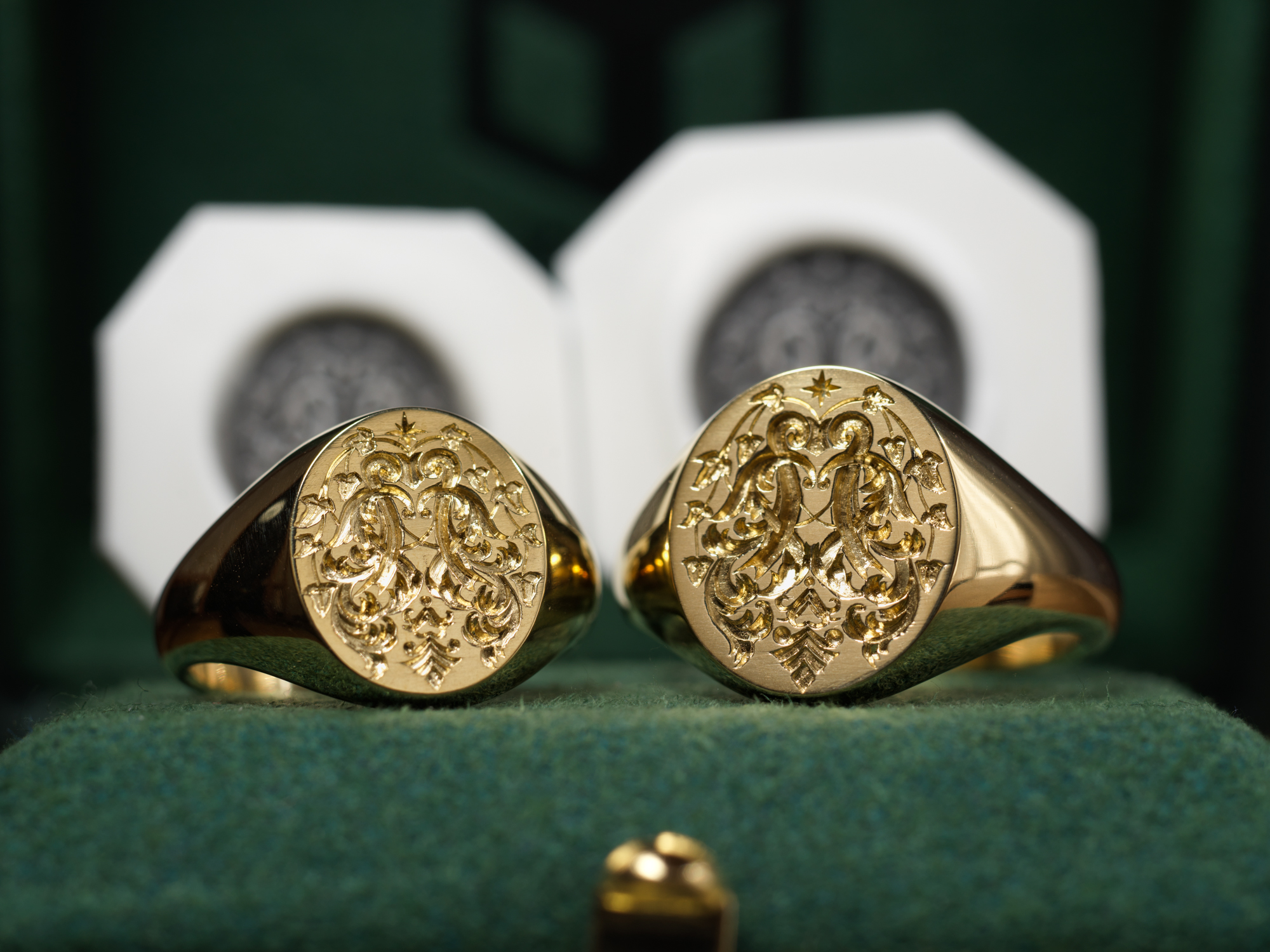 Hand Engraved Oval Signet Rings(K18YG)「SA+アイビー+八芒星+奥さまのご婚約指輪に彫られている模様」 Hand Engraved Oval Signet Rings(K18YG)「SA+アイビー+八芒星+奥さまのご婚約指輪に彫られている模様」