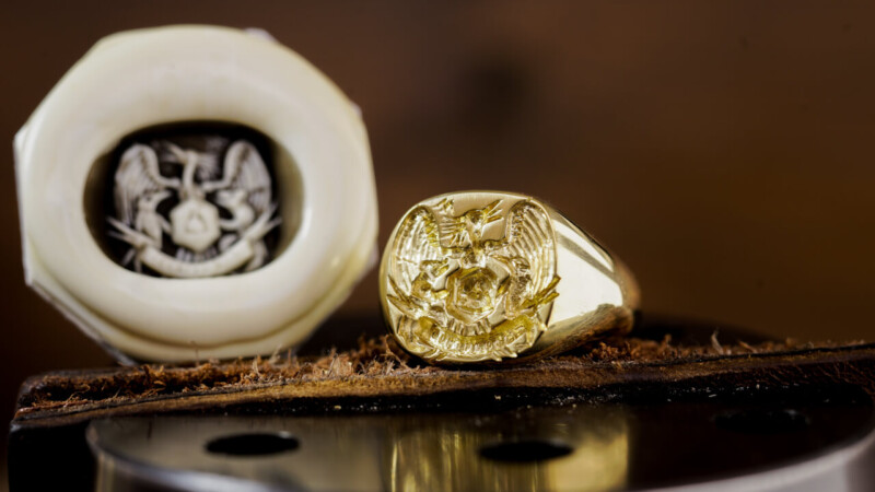 Hand Engraved Mellow Square Signet Ring「Full Coat of Arms」(K18YG)_2 Hand Engraved Mellow Square Signet Ring「Full Coat of Arms」(K18YG)_2