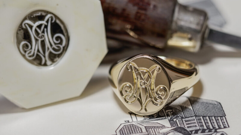 【Semi-custom made】Hand Engraved Oval Signet Ring(9ct Yellow Gold) 「RM」 【Semi-custom made】Hand Engraved Oval Signet Ring(9ct Yellow Gold) 「RM」