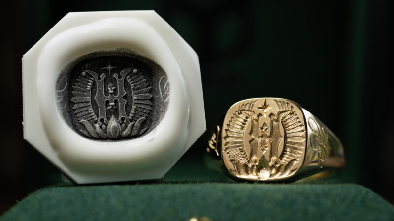 Hand Engraved Mellow Square Signet Ring(K14YG)「K+翼+星+蓮」+「T(側面彫刻)」+「N(側面彫刻)」 Hand Engraved Mellow Square Signet Ring(K14YG)「K+翼+星+蓮」+「T(側面彫刻)」+「N(側面彫刻)」