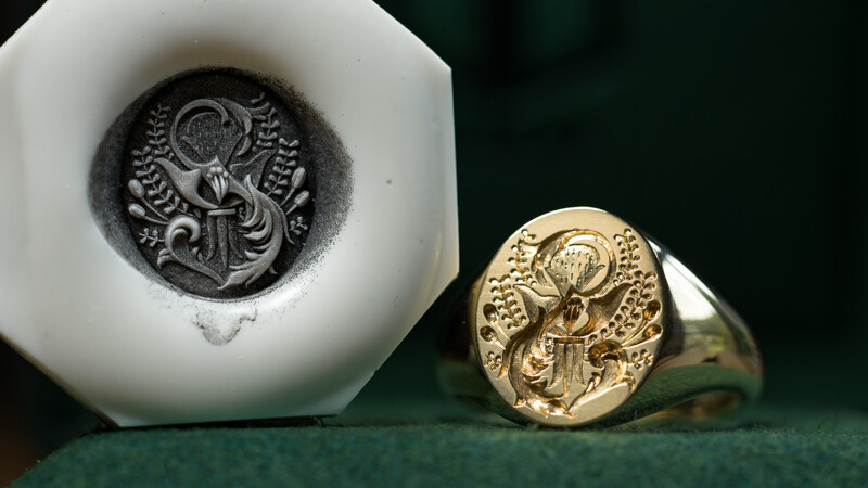 「S+オオゴチョウ」※反転彫り 紋章のようなデザイン+模様やモチーフ