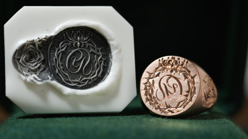 Hand Engraved Circle Signet Ring(K10PG)「Ray（お持ち込みデザイン）＋茨冠＋彼岸花」＋「バラ（側面彫刻）」_2