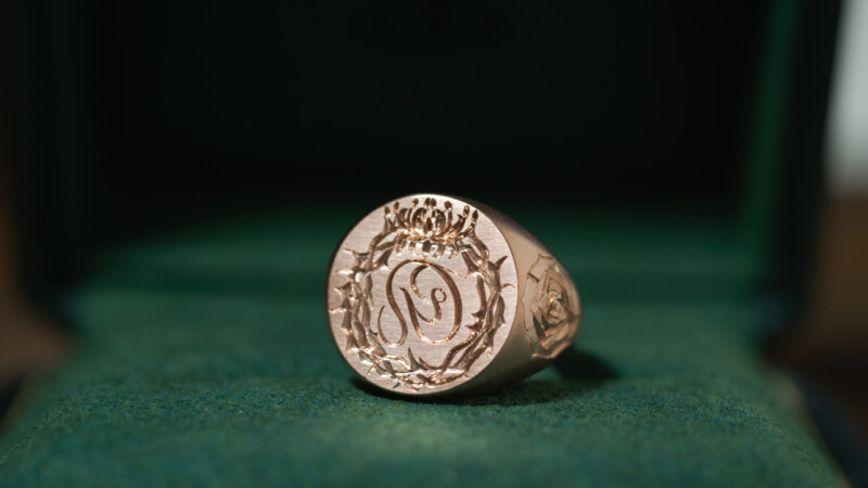 Hand Engraved Circle Signet Ring(K10PG)「Ray（お持ち込みデザイン）＋茨冠＋彼岸花」＋「バラ（側面彫刻）」_6