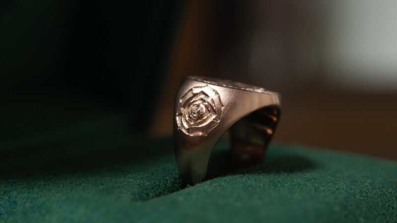 Hand Engraved Circle Signet Ring(K10PG)「Ray（お持ち込みデザイン）＋茨冠＋彼岸花」＋「バラ（側面彫刻）」_17