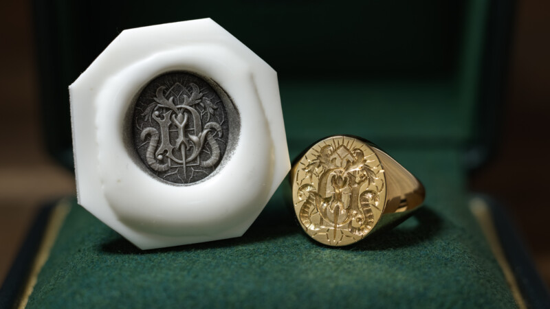 Hand Engraved Oval Signet Ring(K18YG)「YD＋扉＋光＋猫の尻尾＋稲妻や割れ目のような模様」_4