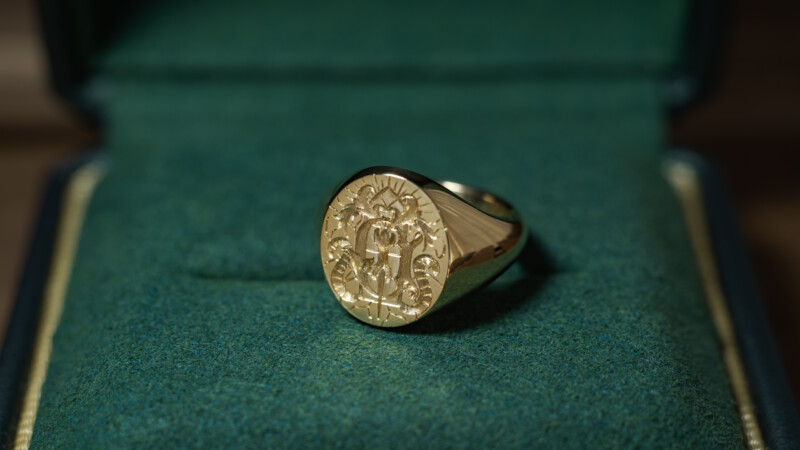 Hand Engraved Oval Signet Ring(K18YG)「YD＋扉＋光＋猫の尻尾＋稲妻や割れ目のような模様」_5