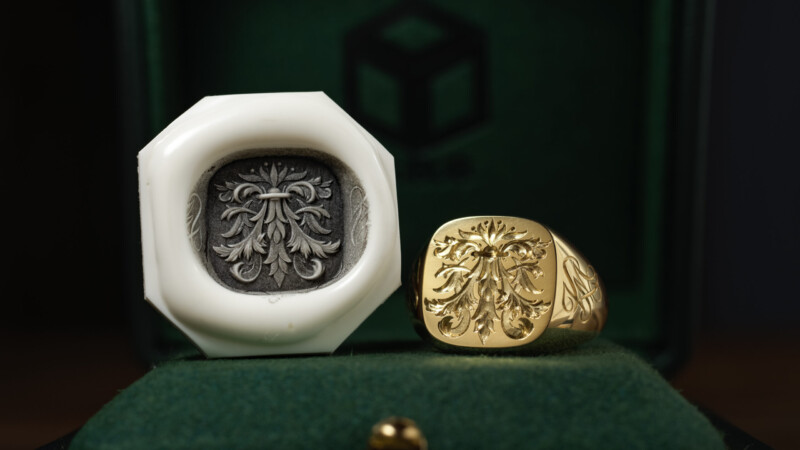 Hand Engraved Mellow Square Signet Ring(K18YG)「木村」＋「KHJ・KM（側面彫刻）」＋「M（裏面彫刻）」