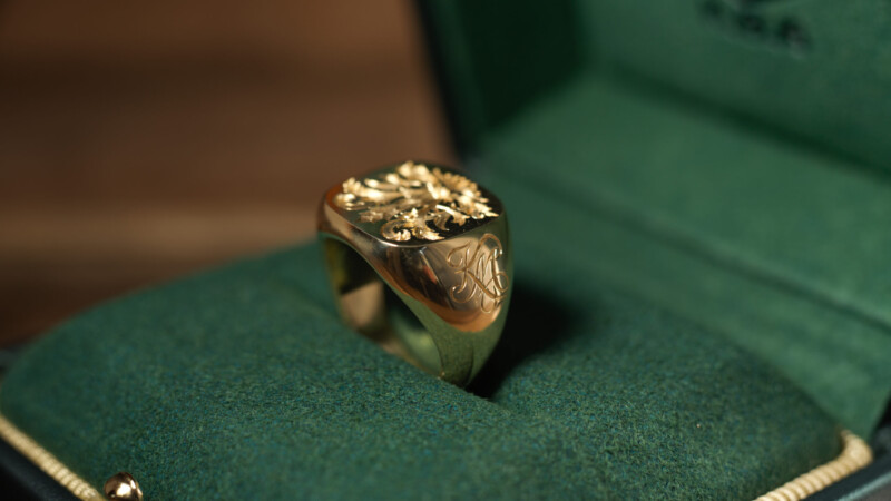 Hand Engraved Mellow Square Signet Ring(K18YG)「木村」＋「KHJ・KM（側面彫刻）」＋「M（裏面彫刻）」_18