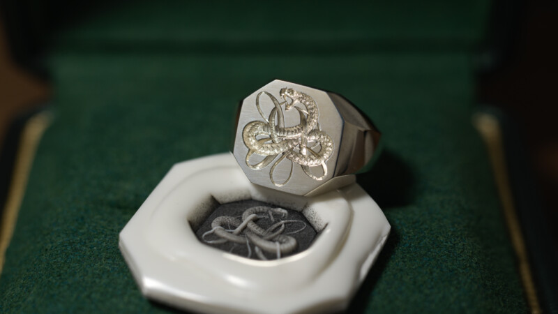 Hand Engraved Octagon Signet Ring(Silver925)「H＋蛇（ウロボロス）」_3