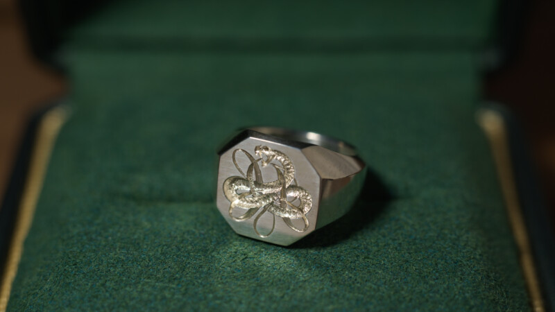Hand Engraved Octagon Signet Ring(Silver925)「H＋蛇（ウロボロス）」_5
