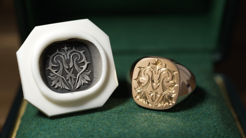 Hand Engraved Cushion Signet Ring(K10YG)「M＋茨＋目（羅針盤、舵）」_3
