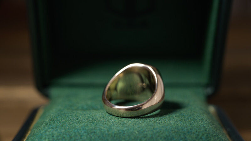 Hand Engraved Cushion Signet Ring(K10YG)「M＋茨＋目（羅針盤、舵）」_9
