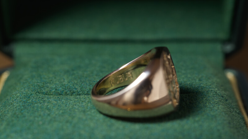 Hand Engraved Cushion Signet Ring(K10YG)「M＋茨＋目（羅針盤、舵）」_11
