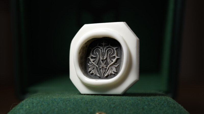 Hand Engraved Cushion Signet Ring(K10YG)「M＋茨＋目（羅針盤、舵）」_13