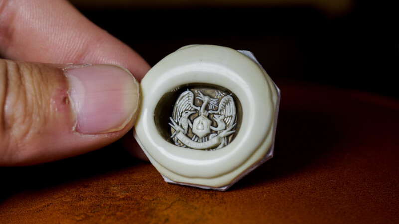 Hand Engraved Mellow Square Signet Ring「Full Coat of Arms」(K18YG)_8 Hand Engraved Mellow Square Signet Ring「Full Coat of Arms」(K18YG)_8