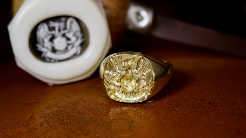 Hand Engraved Mellow Square Signet Ring「Full Coat of Arms」(K18YG)_5 Hand Engraved Mellow Square Signet Ring「Full Coat of Arms」(K18YG)_5