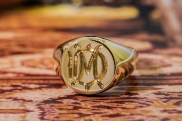 【Bespoke Order】Hand Engraved Circle Signet Ring(18ct Yellow Gold)「MD」 【Bespoke Order】Hand Engraved Circle Signet Ring(18ct Yellow Gold)「MD」