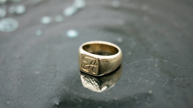 【Bespoke Order】鍛造 unMe-sU engraved Signet ring(Brass) 【Bespoke Order】鍛造 unMe-sU engraved Signet ring(Brass)