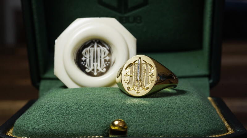 Hand Engraved Oval Signet Ring(K18YG)「HT+天叢雲剣」 Hand Engraved Oval Signet Ring(K18YG)「HT+天叢雲剣」